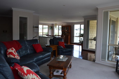 Ocean View Beach House - Melbourne Tourism 14