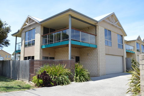 Ocean View Beach House - Melbourne Tourism 0