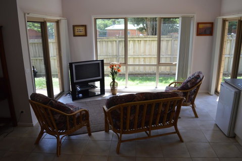 Ocean View Beach House - Melbourne Tourism 15
