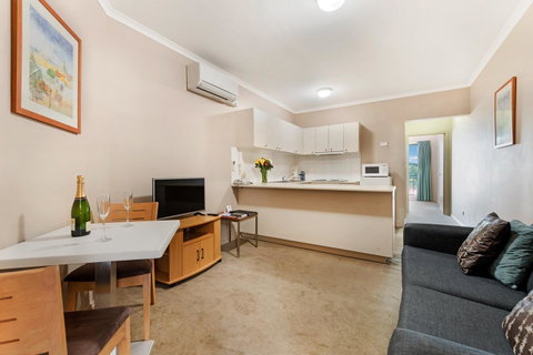 Punt Road Apartment Hotel - Melbourne Tourism 13