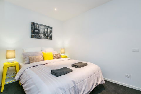 Complete Host The River Apartments - Melbourne Tourism 2