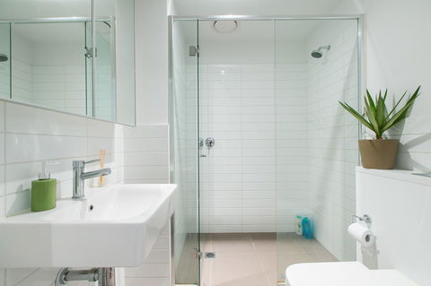 Complete Host The River Apartments - Melbourne Tourism 3