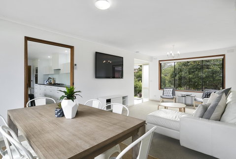 Fairhills - NEW LISTING, Beautifully Styled - Melbourne Tourism 1