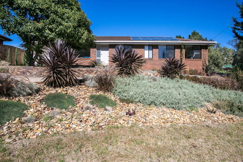 Fairhills - NEW LISTING, Beautifully Styled - Melbourne Tourism 8