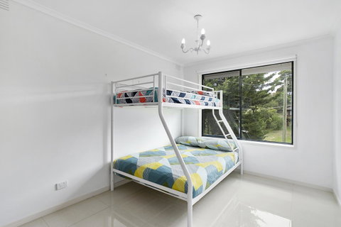 Fairhills - NEW LISTING, Beautifully Styled - Melbourne Tourism 6