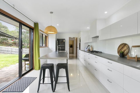 Fairhills - NEW LISTING, Beautifully Styled - Melbourne Tourism 0