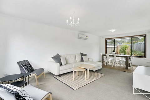 Fairhills - NEW LISTING, Beautifully Styled - Melbourne Tourism 3