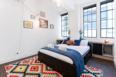 Spacious Designer Warehouse Melbourne CBD Apartment - Melbourne Tourism 4