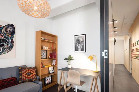 Spacious Designer Warehouse Melbourne CBD Apartment - Melbourne Tourism 9