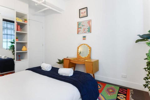 Spacious Designer Warehouse Melbourne CBD Apartment - Melbourne Tourism 5