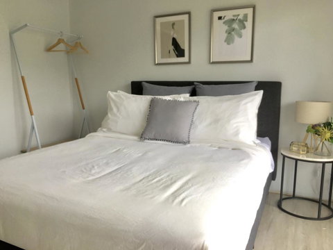 The Wheelhouse - 2BR Waterfront Apt In Town - Melbourne Tourism 7