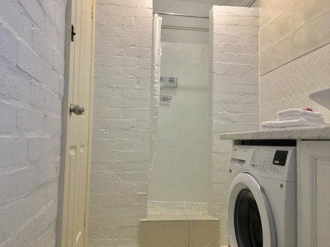 The Wheelhouse - 2BR Waterfront Apt In Town - Melbourne Tourism 14