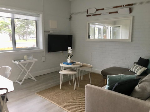 The Wheelhouse - 2BR Waterfront Apt In Town - Melbourne Tourism 1