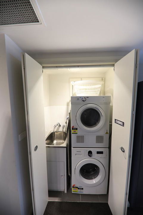 Heart Of CBD Penthouse Apartment - Melbourne Tourism 14