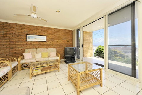 The Crest Unit 1 - Shoal Bay - Melbourne Tourism 3