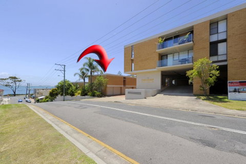 The Crest Unit 1 - Shoal Bay - Melbourne Tourism 1