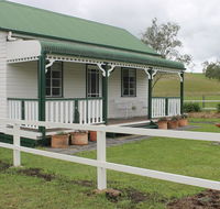 The Dollhouse Cottage - Melbourne Tourism