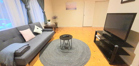 The Flower Homestay - Melbourne Tourism 1
