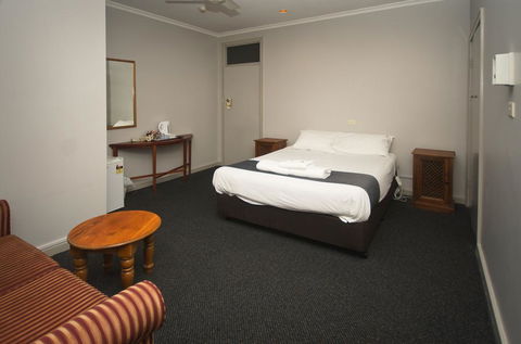 The George Hotel - Melbourne Tourism 3