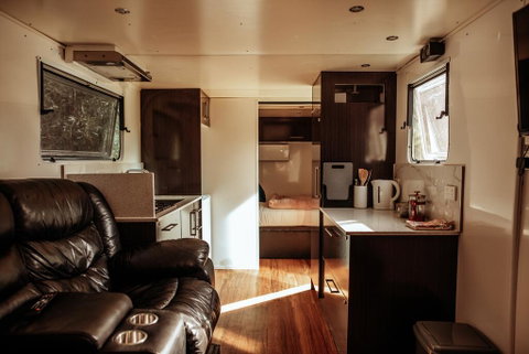 The Grampians Caravan - Melbourne Tourism 0