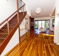 The Holiday House - Melbourne Tourism