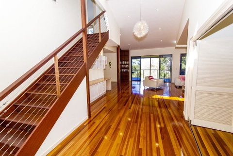 The Holiday House - Melbourne Tourism 0