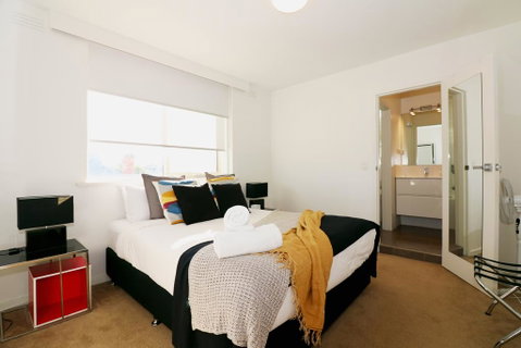 The Ivy - Long Stay Rates, Parking, Balcony - Melbourne Tourism 1