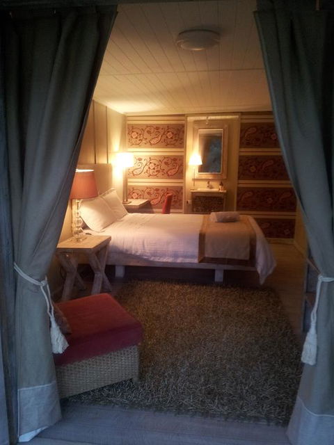 The Laurels Of Chinchilla - Melbourne Tourism 3