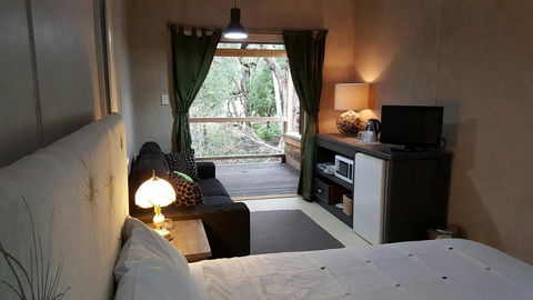 The Laurels Of Chinchilla - Melbourne Tourism 1