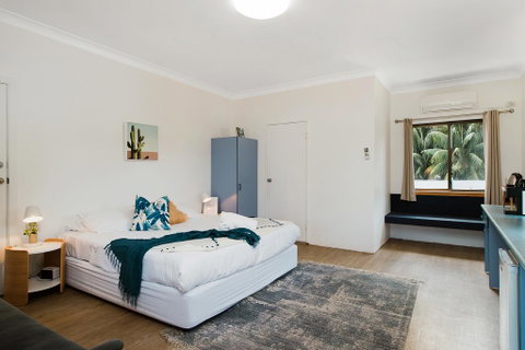 The Med Crescent Head - Melbourne Tourism 1