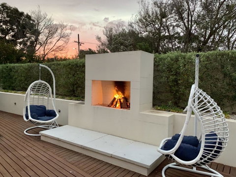 The Sanctuary: Stunning. Hot Tub Spa + Linen - Melbourne Tourism 2
