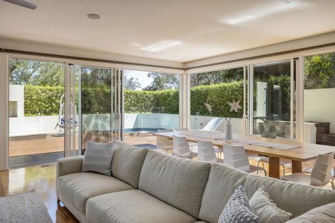 The Sanctuary: Stunning. Hot Tub Spa + Linen - Melbourne Tourism 3