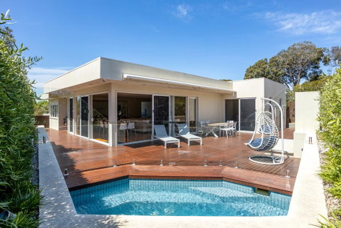 The Sanctuary: Stunning. Hot Tub Spa + Linen - Melbourne Tourism 0
