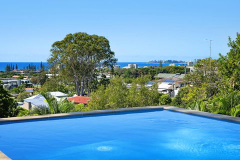 THE VIEW, TUGUN - 4 Bedrooms - Sea Views - Private Heated Pool - Melbourne Tourism 0