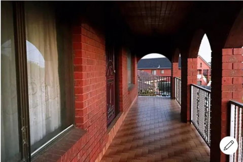 Thomastown Antique House En-suite Room - Melbourne Tourism 3