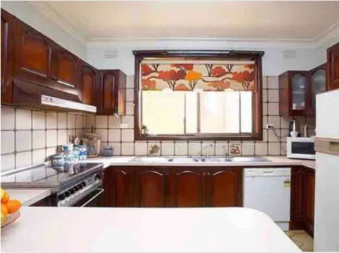 Thomastown Antique House En-suite Room - Melbourne Tourism 2
