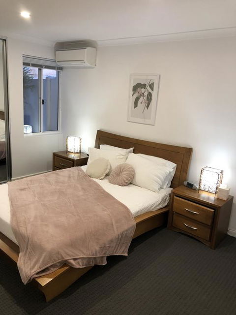 Three Bedroom, Two Bathroom Family Home - Melbourne Tourism 2