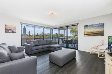 Thunder Point - Melbourne Tourism 0