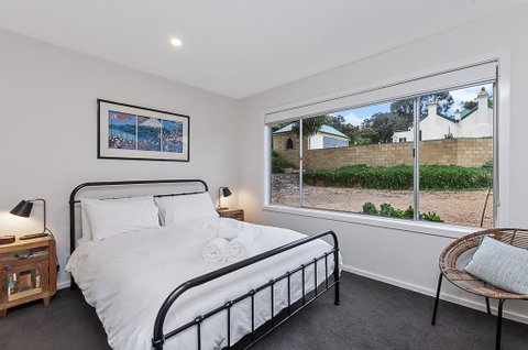 Thunder Point Cottage - Melbourne Tourism 1