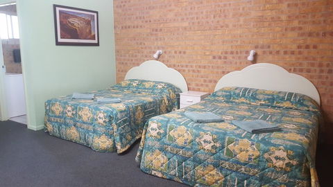 Tiaro Motor Inn - Melbourne Tourism 0