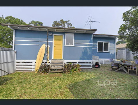 Toot Toot ! 50s Classic Beach House With Bungalow - Melbourne Tourism 3