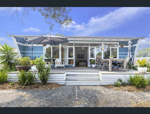 Toot Toot ! 50s Classic Beach House With Bungalow - Melbourne Tourism 0