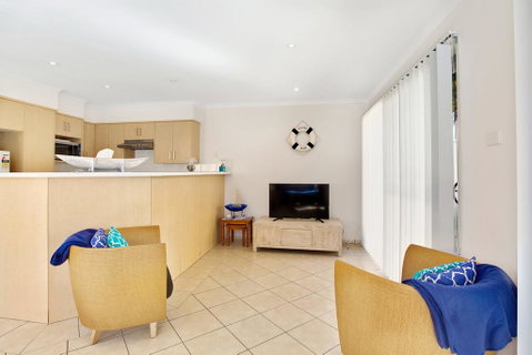 Townhouse In The Heart Of Port Stephens - Melbourne Tourism 3