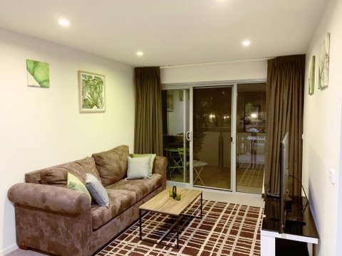 Tranquil, Relaxing Forrest Style Apartment - Braddon CBD - Melbourne Tourism 0