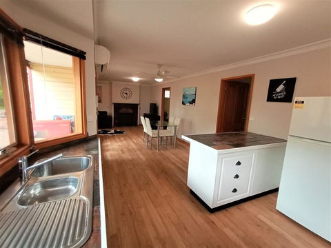 Treetops Hideaway - Melbourne Tourism 3