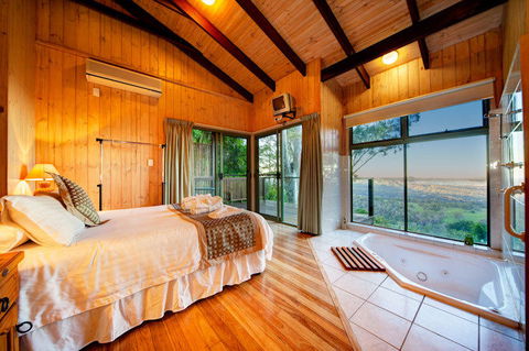 Treetops Seaview Montville - Melbourne Tourism 3