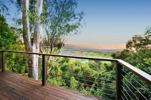 Treetops Seaview Montville - Melbourne Tourism 1