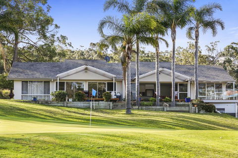Tura Beach Golf Stays - Melbourne Tourism 1