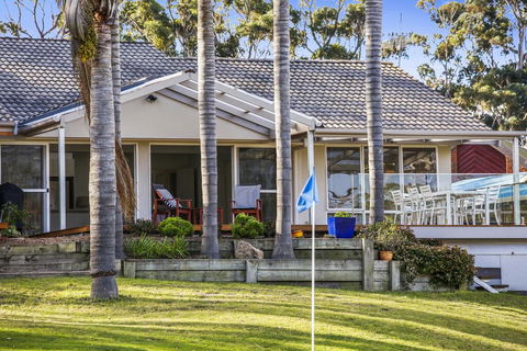 Tura Beach Golf Stays - Melbourne Tourism 0