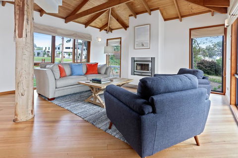 Tura Tree House - Melbourne Tourism 3